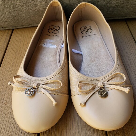 EUC DAISY FUENTES ABIGAIL timeless logo allover ballet flats bombing beige (9) - Picture 2 of 7